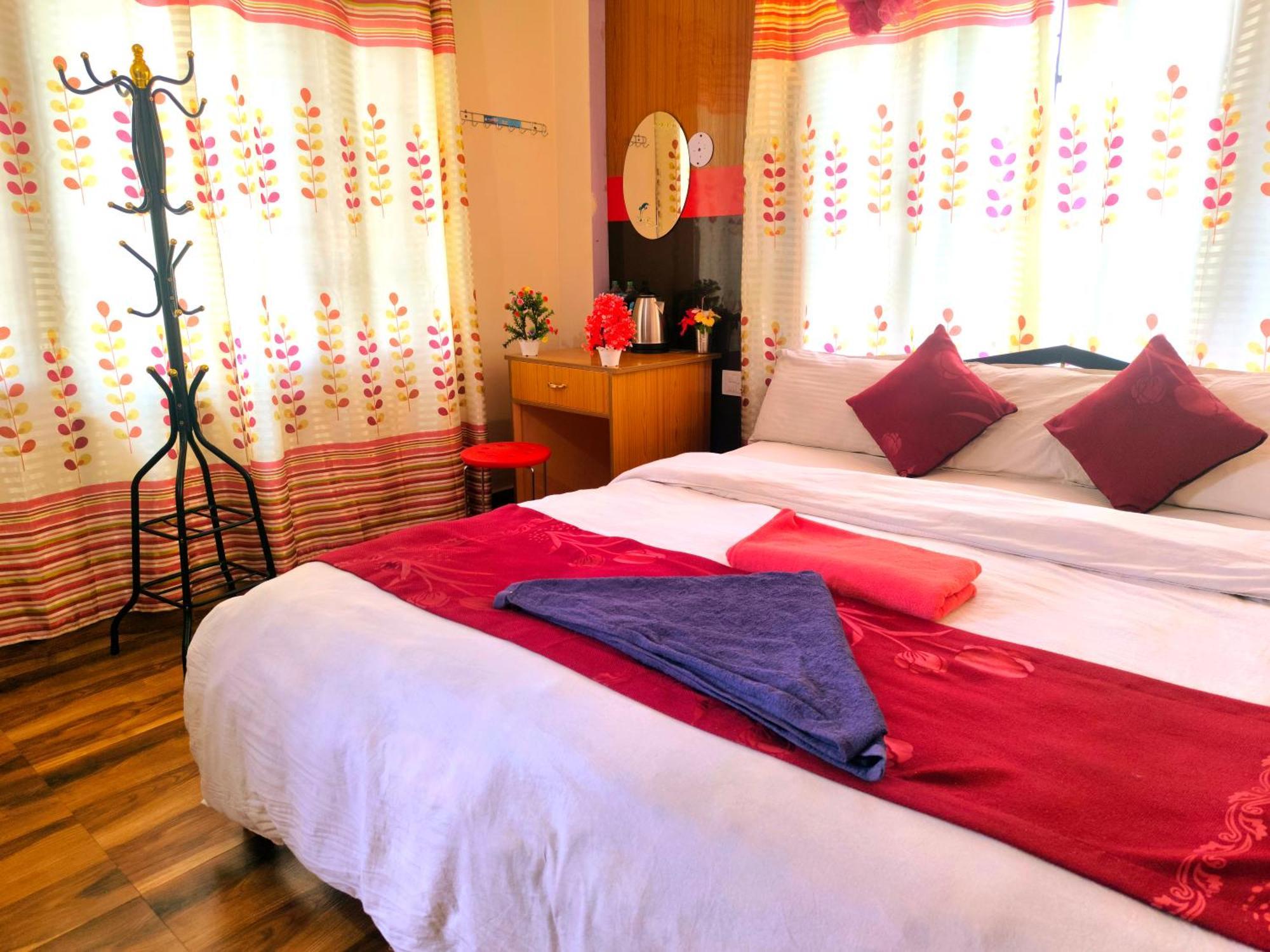 Hotel National Park- A Peaceful Family Home Where You Can Stay Peace And Enjoy And Organize The Wildlife Safari Chitwan Exterior foto